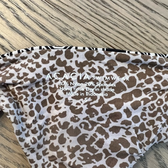 Acacia Bikini ✨ Host Pick ✨ - Picture 4 of 4